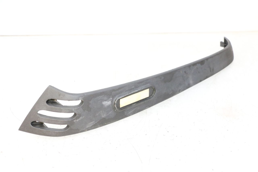 photo de SOTTOPEDANA POSTERIORE DESTRA PIAGGIO LXV 4T 50 (2009 - 2013) - Primo piano tecnico