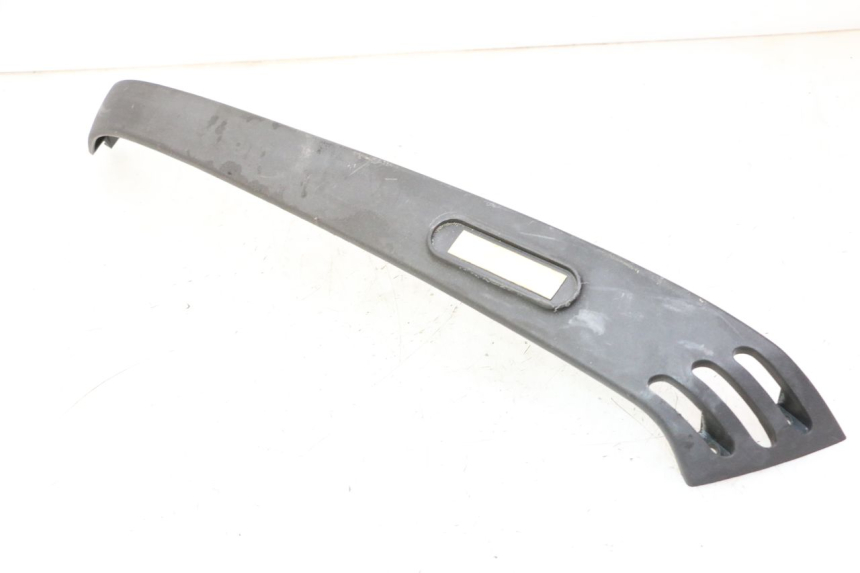 photo de SOTTOPEDANA POSTERIORE DESTRA PIAGGIO LXV 4T 50 (2009 - 2013) - Dettagli dei punti di fissaggio