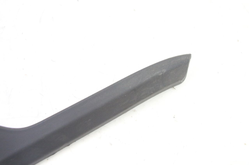 photo de SOTTOPEDANA POSTERIORE DESTRA PIAGGIO MP3 HPE 310 (2024 - 2025) - Altra angolazione