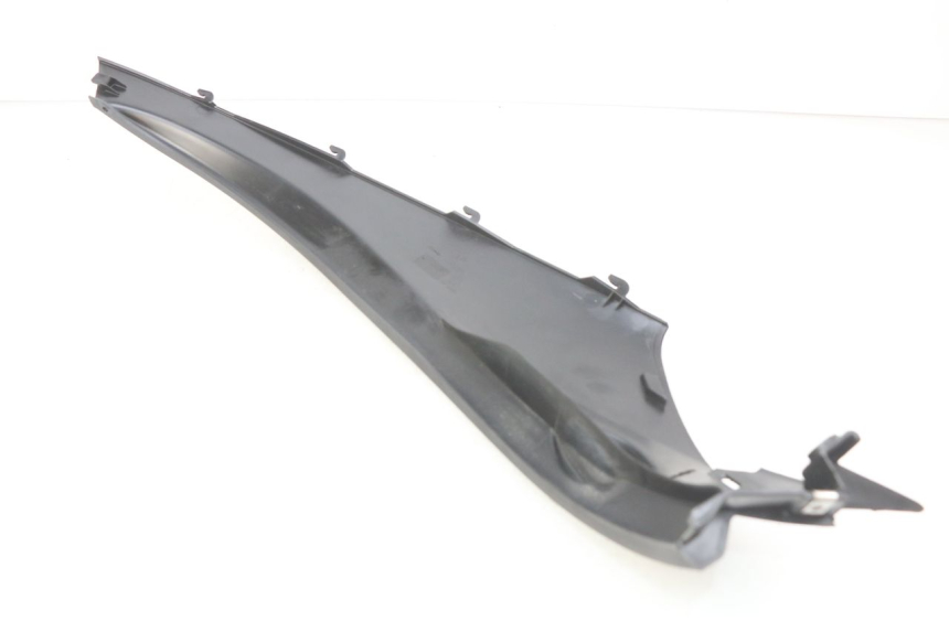 photo de BASSO DELLA SCATOLA POSTERIORE DESTRA PIAGGIO MP3 500 (2011 - 2015) - Zoom sullo stato d'uso