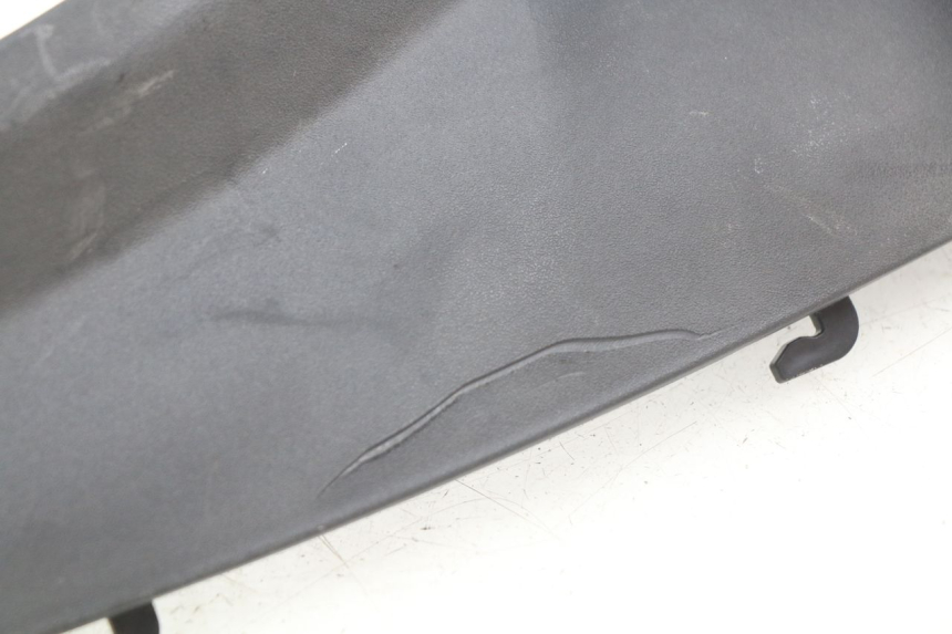 photo de BASSO DELLA SCATOLA POSTERIORE DESTRA PIAGGIO MP3 500 (2011 - 2015) - Primo piano tecnico