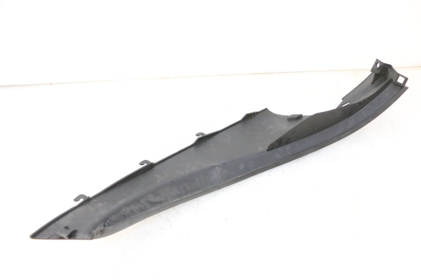 photo de SOTTOPEDANA POSTERIORE DESTRA PIAGGIO MP3 RL 250 (2006 - 2010) - Primo piano tecnico