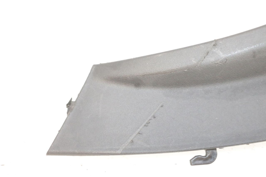 photo de SOTTOPEDANA POSTERIORE DESTRA PIAGGIO MP3 RL 250 (2006 - 2010) - Stato della superficie e materiale