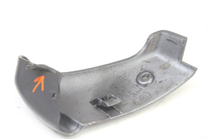 photo de BASSO DELLA SCATOLA POSTERIORE DESTRA PIAGGIO VESPA GRANTURISMO 125 (2003 - 2007) - Primo piano tecnico