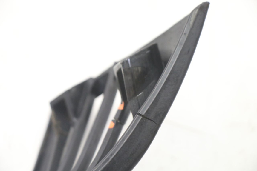 photo de BASSO DELLA SCATOLA POSTERIORE DESTRA PIAGGIO VESPA LX 2T 50 (2005 - 2013) - Altra vista dell'articolo