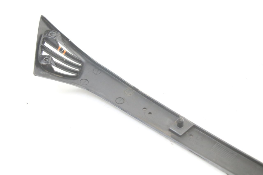 photo de BASSO DELLA SCATOLA POSTERIORE DESTRA PIAGGIO VESPA LX 2T 50 (2005 - 2013) - Zoom sui componenti