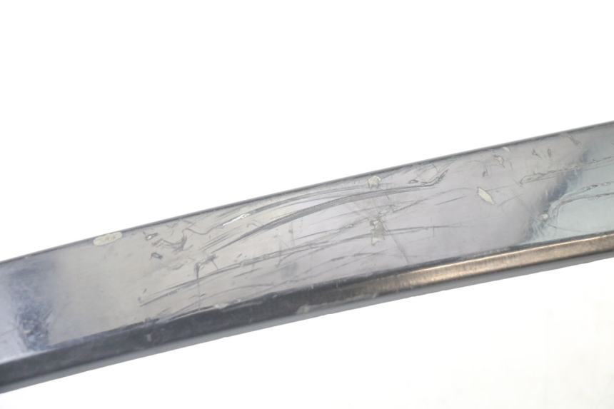 photo de BASSO DELLA SCATOLA POSTERIORE DESTRA PIAGGIO VESPA LX 2T 50 (2005 - 2013) - Zoom sullo stato d'uso