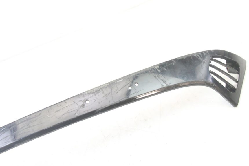 photo de BASSO DELLA SCATOLA POSTERIORE DESTRA PIAGGIO VESPA LX 2T 50 (2005 - 2013) - Primo piano tecnico