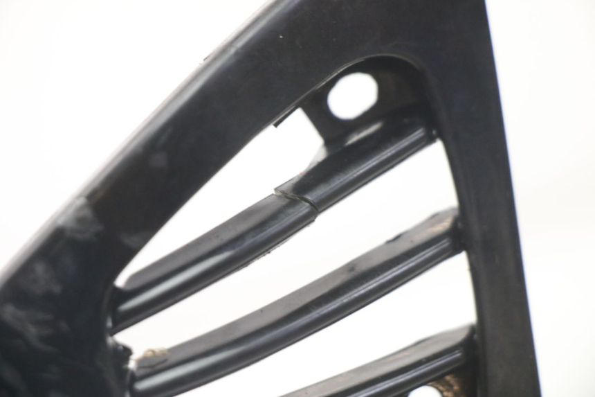 photo de BASSO DELLA SCATOLA POSTERIORE DESTRA PIAGGIO VESPA LX 2T 50 (2005 - 2013) - Dettagli dei punti di fissaggio