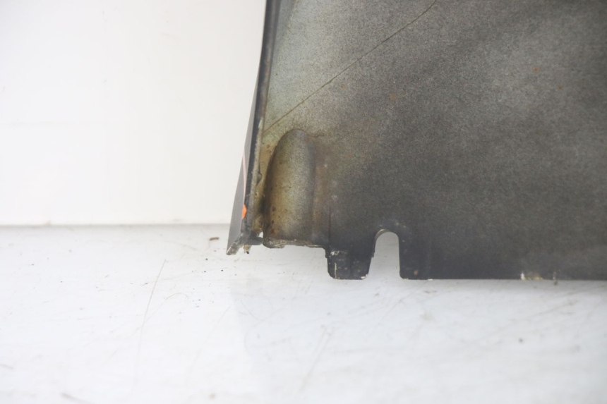 photo de BASSO DELLA SCATOLA POSTERIORE DESTRA PEUGEOT SPEEDFIGHT 4 4T 50 (2015 - 2020) - Dettaglio del componente