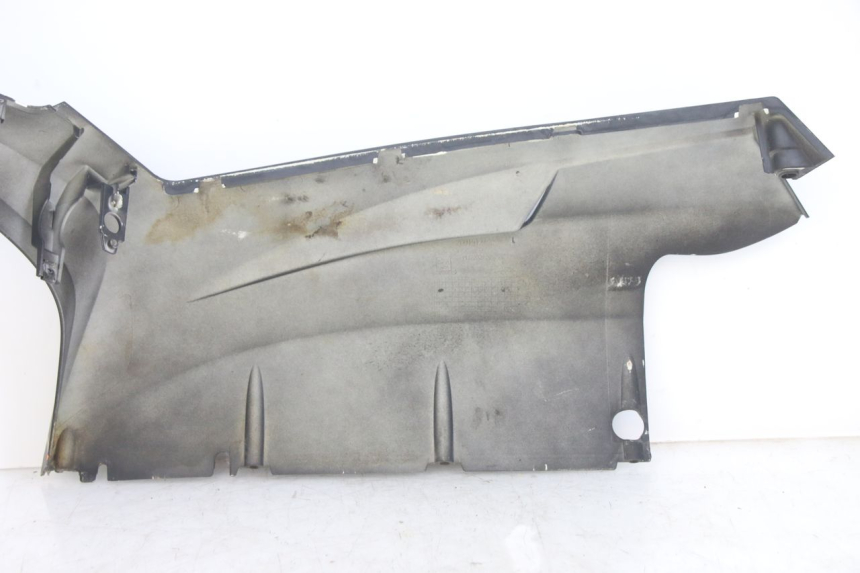 photo de BASSO DELLA SCATOLA POSTERIORE DESTRA PEUGEOT SPEEDFIGHT 4 4T 50 (2015 - 2020) - Zoom sullo stato d'uso