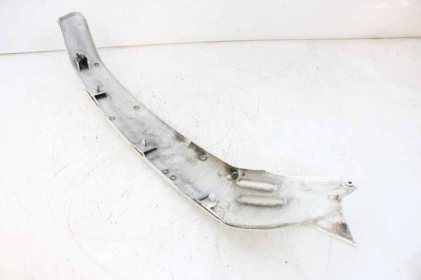 photo de SOTTOPEDANA POSTERIORE DESTRA PIAGGIO VESPA GTS SUPER IE 125 (2009 - 2016) - Primo piano tecnico