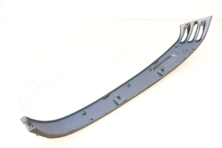 photo de BASSO DELLA SCATOLA POSTERIORE DESTRA PIAGGIO VESPA LX 2T 50 (2005 - 2013) - Altra angolazione