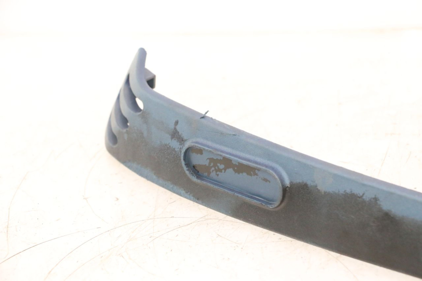 photo de BASSO DELLA SCATOLA POSTERIORE DESTRA PIAGGIO VESPA LX 2T 50 (2005 - 2013) - Dettagli dei punti di fissaggio
