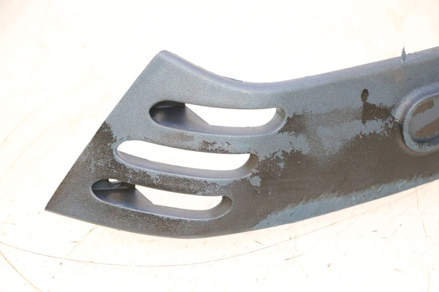 photo de BASSO DELLA SCATOLA POSTERIORE DESTRA PIAGGIO VESPA LX 2T 50 (2005 - 2013) - Stato della superficie e materiale