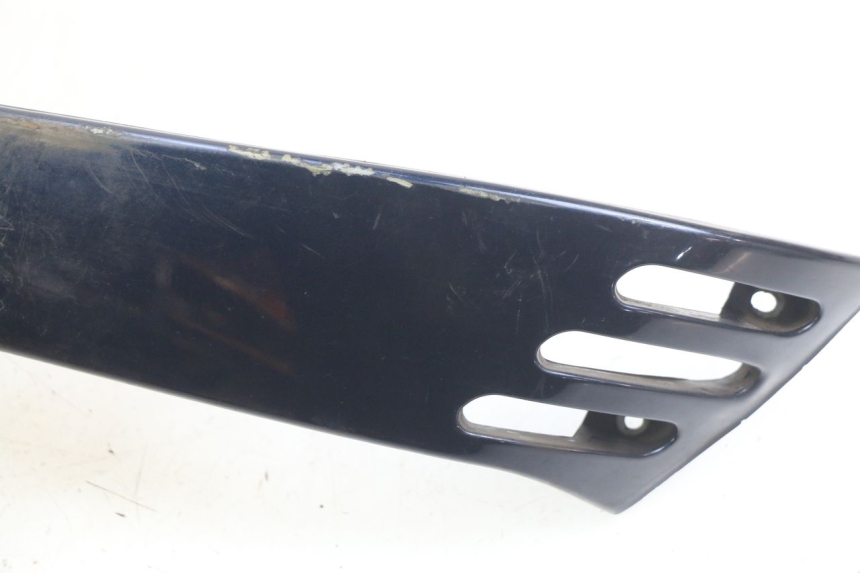 photo de BASSO DELLA SCATOLA POSTERIORE DESTRA PIAGGIO VESPA LXV 125 (2006 - 2009) - Zoom sullo stato d'uso