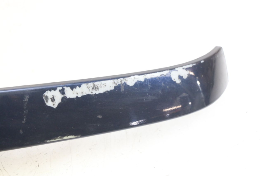 photo de BASSO DELLA SCATOLA POSTERIORE DESTRA PIAGGIO VESPA LXV 125 (2006 - 2009) - Primo piano tecnico