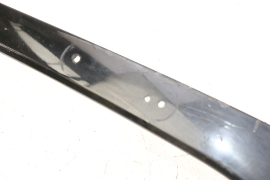 photo de BASSO DELLA SCATOLA POSTERIORE DESTRA PIAGGIO VESPA S 2T 50 (2007 - 2014) - Zoom sullo stato d'uso