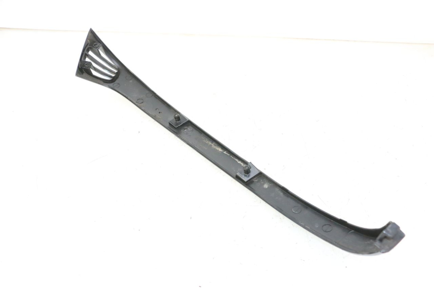 photo de BASSO DELLA SCATOLA POSTERIORE DESTRA PIAGGIO VESPA S 2T 50 (2007 - 2014) - Dettagli dei punti di fissaggio