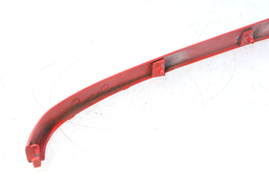 photo de BASSO DELLA SCATOLA POSTERIORE DESTRA PIAGGIO VESPA S 2T 50 (2007 - 2014) - Stato della superficie e materiale
