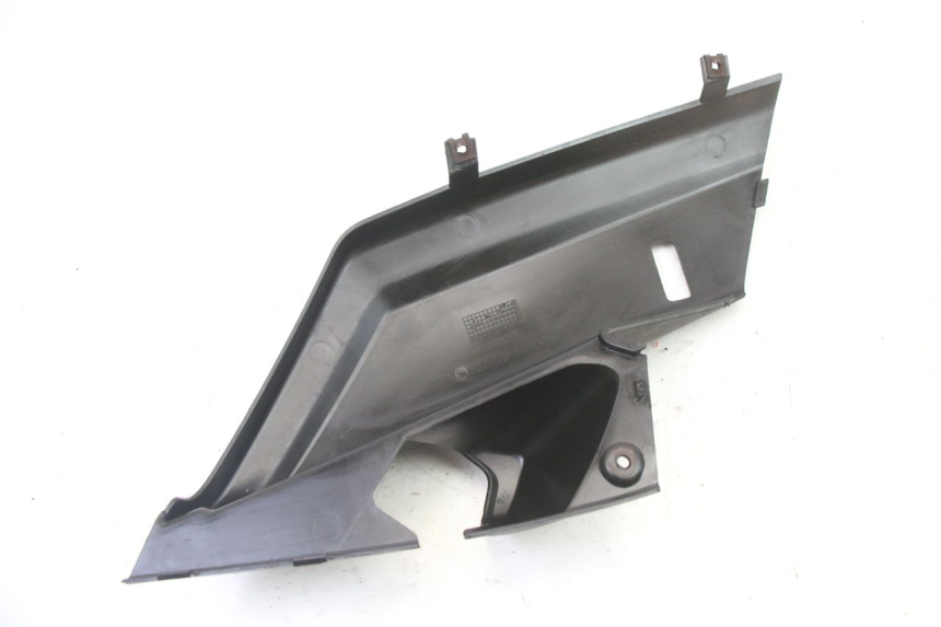 photo de SOTTOPEDANA POSTERIORE DESTRA YAMAHA XMAX X-MAX 125 (2006 - 2009) - Primo piano tecnico