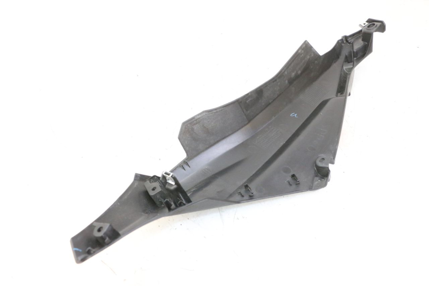 photo de SOTTOPEDANA POSTERIORE DESTRA YAMAHA XMAX X-MAX 125 (2021 - 2025) - Zoom sullo stato d'uso