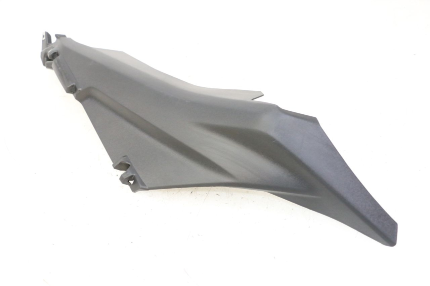 photo de SOTTOPEDANA POSTERIORE DESTRA YAMAHA XMAX X-MAX 125 (2021 - 2025) - Dettagli dei punti di fissaggio