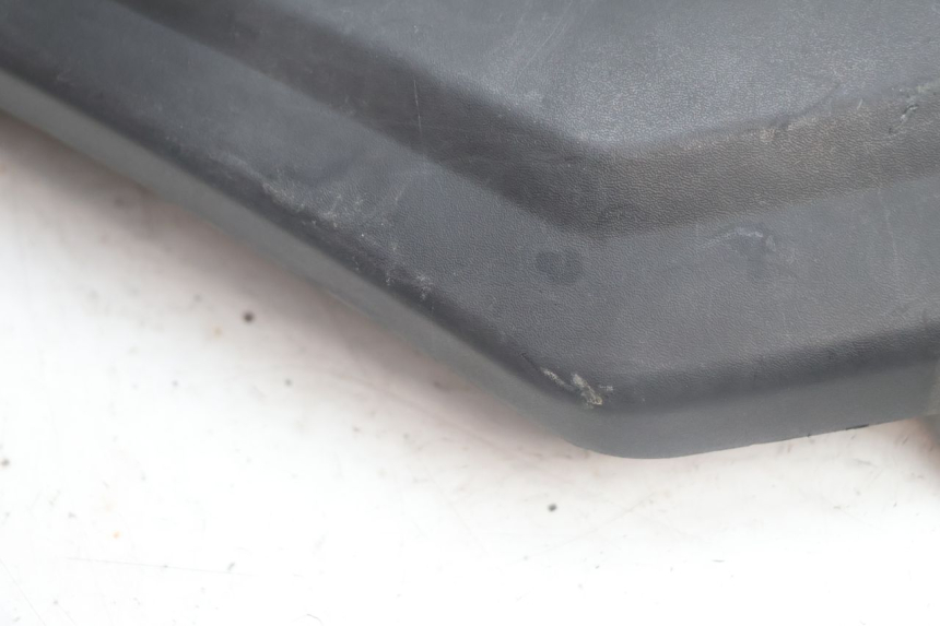 photo de SOTTOPEDANA POSTERIORE DESTRA YAMAHA XMAX X-MAX 125 (2006 - 2009) - Dettaglio del componente