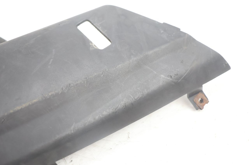 photo de SOTTOPEDANA POSTERIORE DESTRA YAMAHA XMAX X-MAX 125 (2006 - 2009) - Altra angolazione