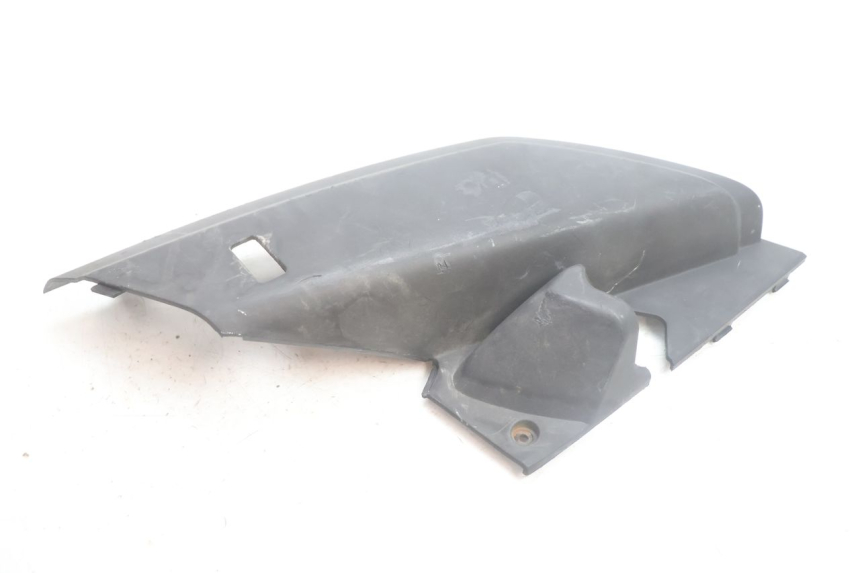 photo de SOTTOPEDANA POSTERIORE DESTRA YAMAHA XMAX X-MAX 125 (2006 - 2009) - Primo piano tecnico