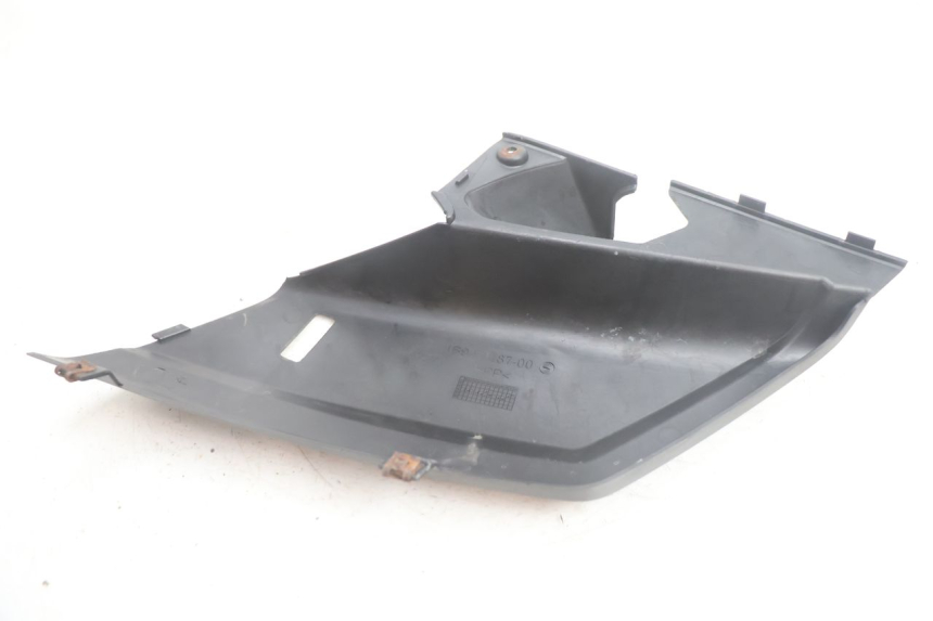 photo de SOTTOPEDANA POSTERIORE DESTRA YAMAHA XMAX X-MAX 125 (2006 - 2009) - Dettagli dei punti di fissaggio