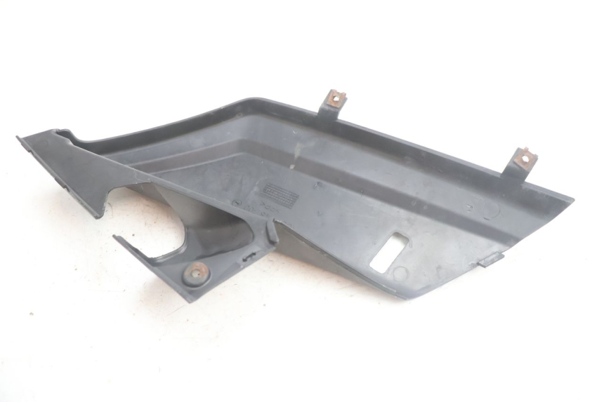 photo de SOTTOPEDANA POSTERIORE DESTRA YAMAHA XMAX X-MAX 125 (2006 - 2009) - Stato della superficie e materiale