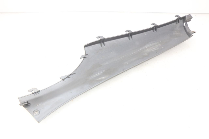 photo de BASSO DELLA SCATOLA POSTERIORE DESTRA PIAGGIO X9 EVOLUTION 125 (2003 - 2007) - Primo piano tecnico