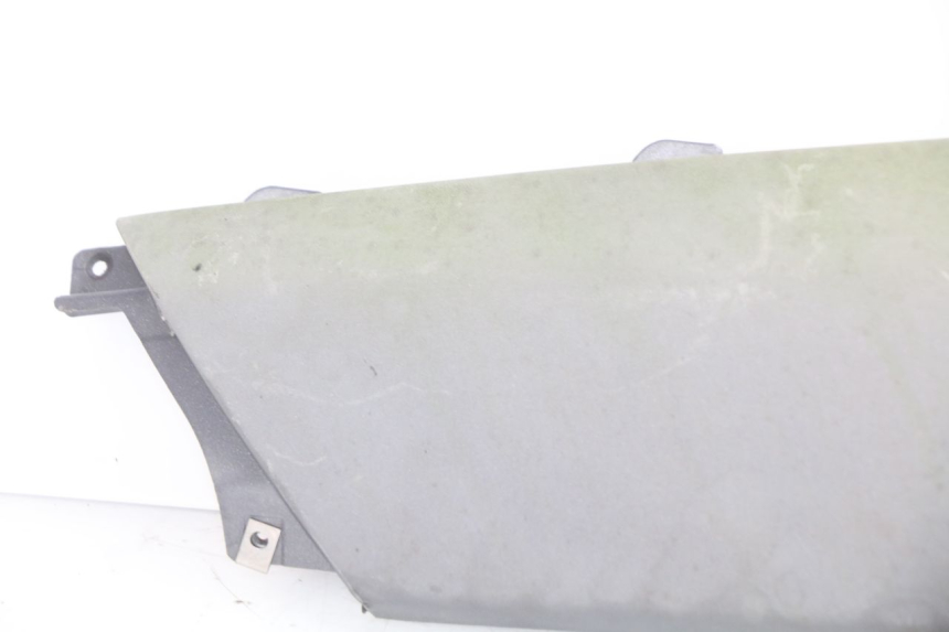 photo de BASSO DELLA SCATOLA POSTERIORE DESTRA PIAGGIO X9 EVOLUTION 125 (2003 - 2007) - Stato della superficie e materiale