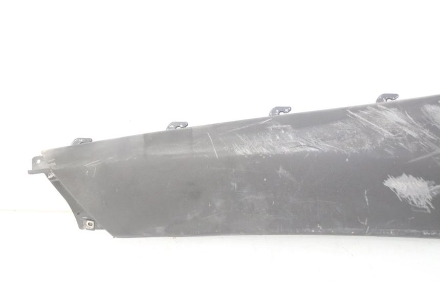 photo de BASSO DELLA SCATOLA POSTERIORE DESTRA PIAGGIO X9 EVOLUTION 125 (2003 - 2007) - Dettagli dei punti di fissaggio