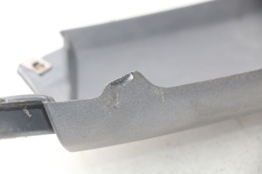 photo de BASSO DELLA SCATOLA POSTERIORE DESTRA PIAGGIO X9 125 (2000 - 2003) - Primo piano tecnico