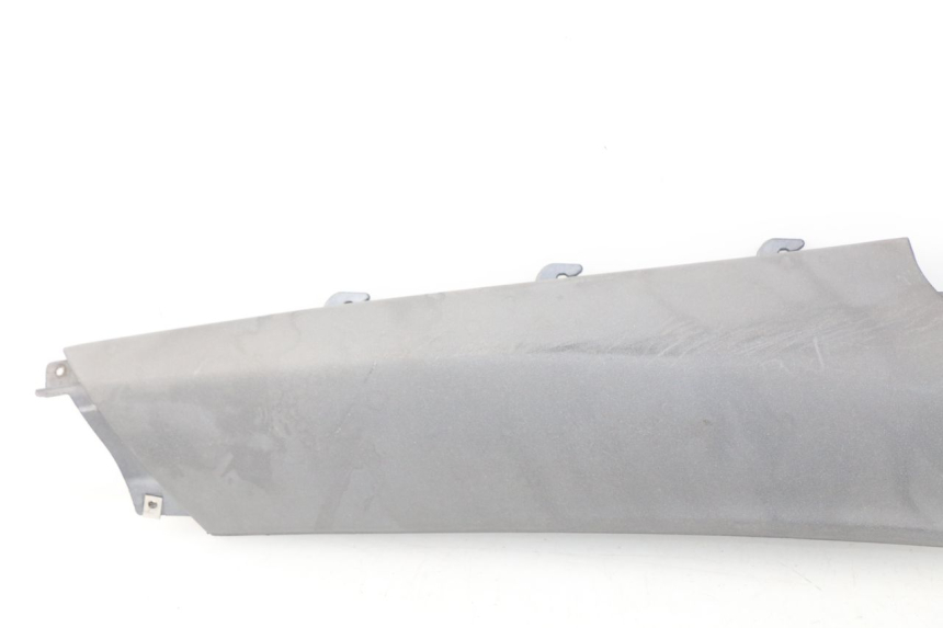 photo de BASSO DELLA SCATOLA POSTERIORE DESTRA PIAGGIO X9 125 (2000 - 2003) - Vista d'insieme del prodotto