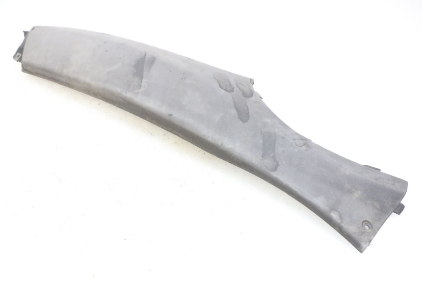 photo de BASSO DELLA SCATOLA POSTERIORE DESTRA PIAGGIO X9 125 (2000 - 2003) - Zoom sullo stato d'uso