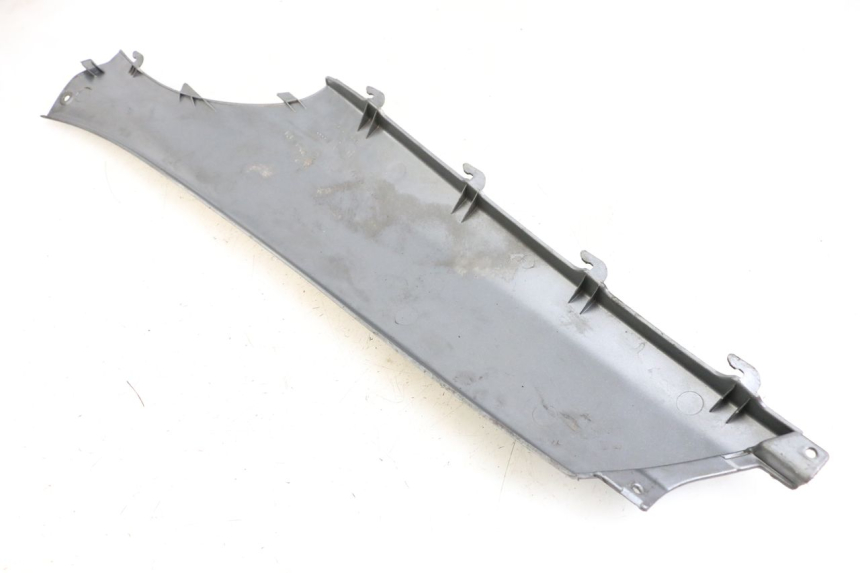 photo de BASSO DELLA SCATOLA POSTERIORE DESTRA PIAGGIO X9 125 (2000 - 2003) - Zoom sullo stato d'uso