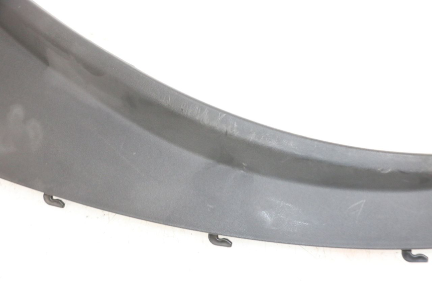 photo de SOTTOPEDANA POSTERIORE SINISTRA PIAGGIO MP3 RL 250 (2006 - 2010) - Primo piano tecnico