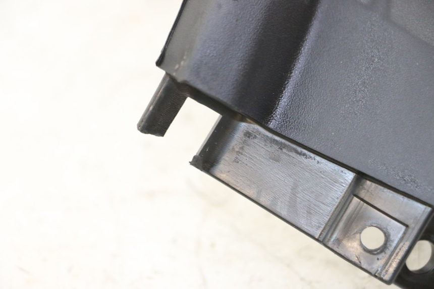 photo de BASSO SCUDO POSTERIORE SINISTRO PIAGGIO MP3 LT 400 (2007 - 2012) - Dettaglio del componente