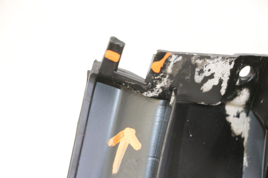 photo de BASSO SCUDO POSTERIORE SINISTRO PIAGGIO MP3 LT 400 (2007 - 2012) - Zoom sullo stato d'uso