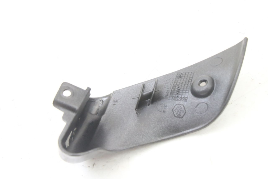 photo de BASSO DELLA SCATOLA POSTERIORE SINISTRA PIAGGIO VESPA GRANTURISMO 125 (2003 - 2007) - Vista d'insieme del prodotto