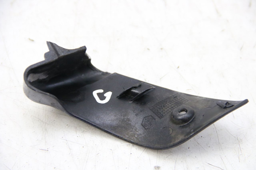 photo de BASSO DELLA SCATOLA POSTERIORE SINISTRA PIAGGIO VESPA GRANTURISMO 125 (2003 - 2007) - Zoom sullo stato d'uso