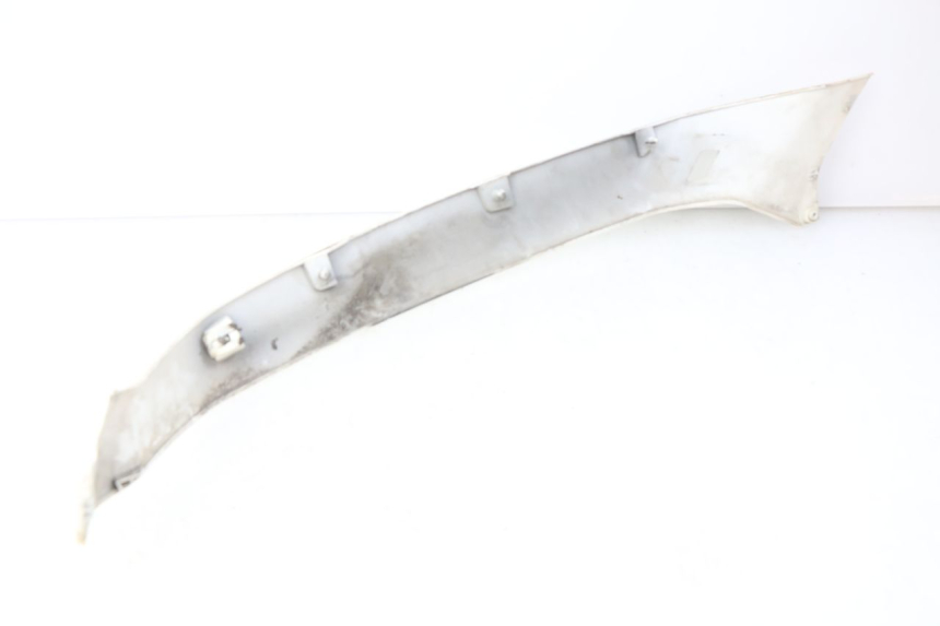 photo de BASSO DELLA SCATOLA POSTERIORE SINISTRA PIAGGIO VESPA GTS IGET ABS 125 (2017 - 2023) - Dettagli dei punti di fissaggio