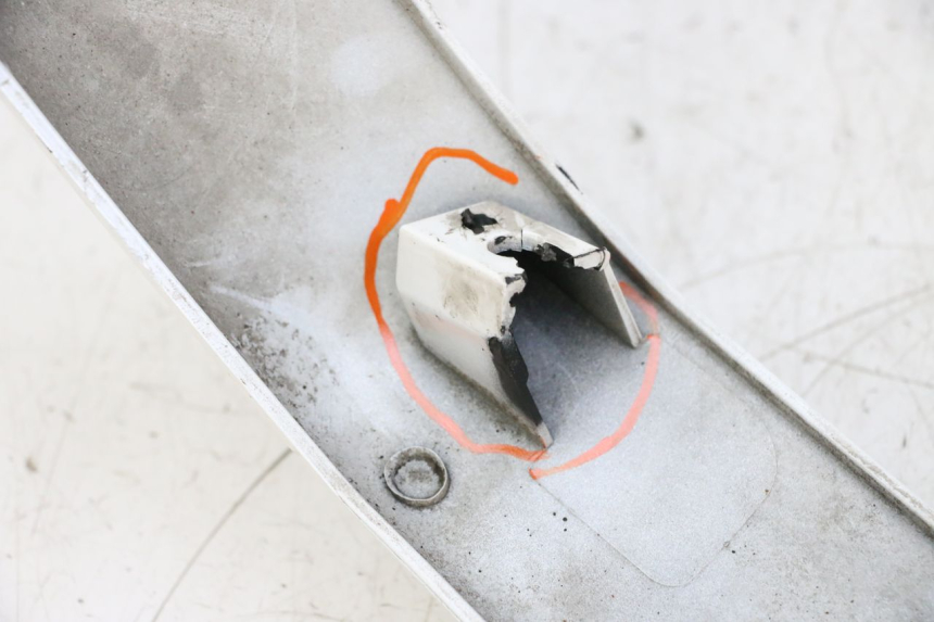 photo de SOTTOPEDANA POSTERIORE SINISTRA PIAGGIO VESPA GTS SUPER IE 125 (2009 - 2016) - Dettaglio del componente