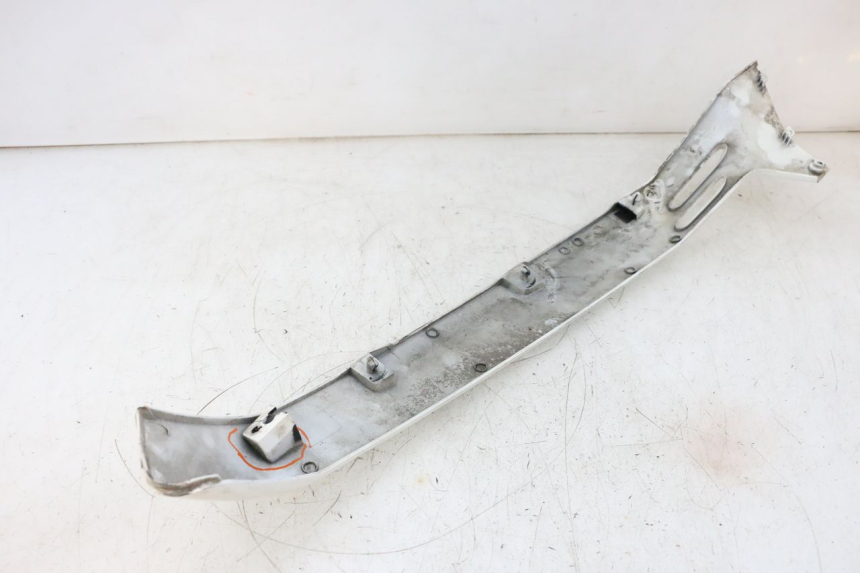 photo de SOTTOPEDANA POSTERIORE SINISTRA PIAGGIO VESPA GTS SUPER IE 125 (2009 - 2016) - Zoom sullo stato d'uso