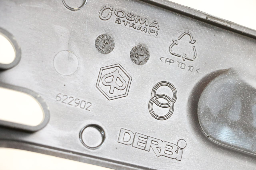 photo de BASSO DELLA SCATOLA POSTERIORE SINISTRA PIAGGIO VESPA LX 2T 50 (2005 - 2013) - Dettaglio del componente