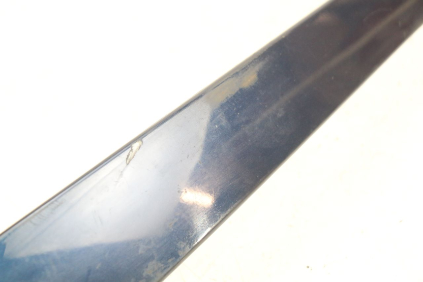 photo de BASSO DELLA SCATOLA POSTERIORE SINISTRA PIAGGIO VESPA LXV 125 (2006 - 2009) - Dettagli dei punti di fissaggio