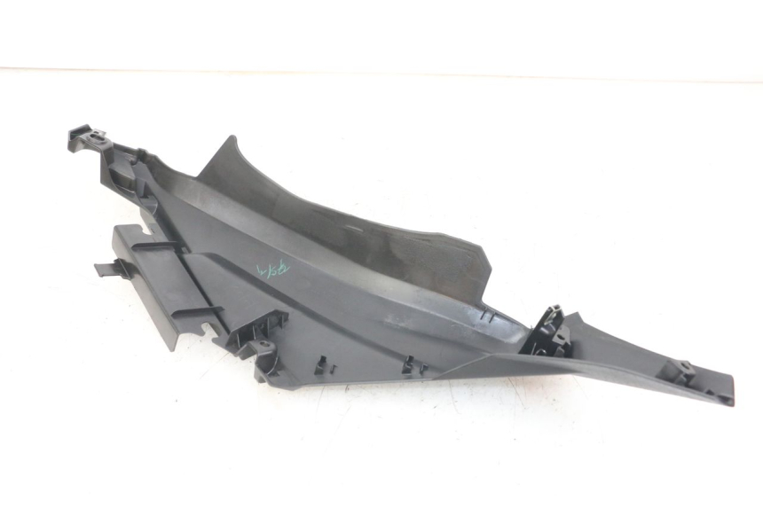 photo de BASSO DELLA SCATOLA POSTERIORE SINISTRA YAMAHA XMAX X-MAX ABS 125 (2017 - 2020) - Zoom sullo stato d'uso